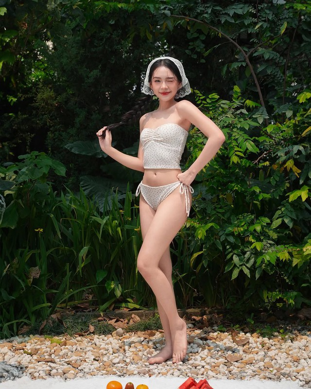 'Bí kíp' lên đồ đi biển xinh mà không sến- Ảnh 2.