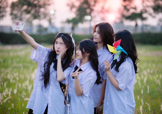 M&ugrave;a chụp ảnh kỷ yếu đ&atilde; đến, những concept n&agrave;o l&ecirc;n ng&ocirc;i ? - Ảnh 1.