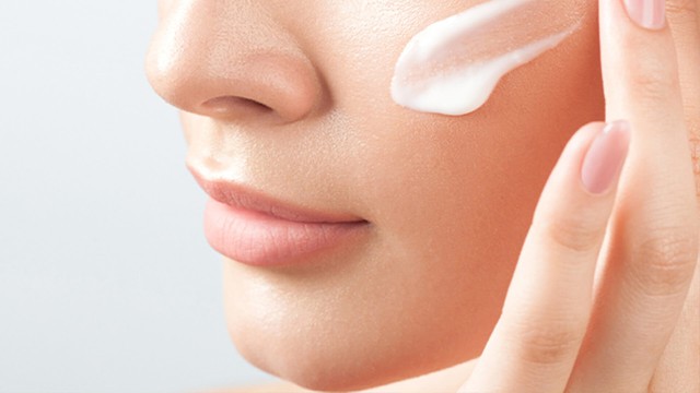 Collagen uống và Collagen bôi: Loại nào 'đáng đồng tiền' hơn?- Ảnh 2. Collagen uống và Collagen bôi: Loại nào 'đáng đồng tiền' hơn?- Ảnh 2.