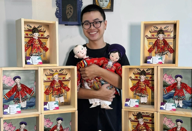 យុវជន​រូប​នេះ​បាន​បង្ក​ការ​ភ្ញាក់​ផ្អើល​ក្នុង​ចំណោម​យុវវ័យ​ជាមួយ​នឹង​តុក្កតា​រូប​ថត​រូប​ពិត​របស់​គាត់ - រូបថត ១.