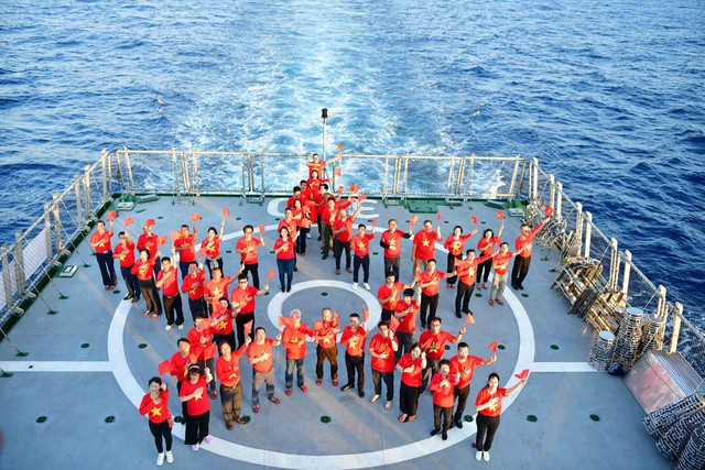 Kiều bào hướng trọn trái tim về Trường Sa - Ảnh 1.