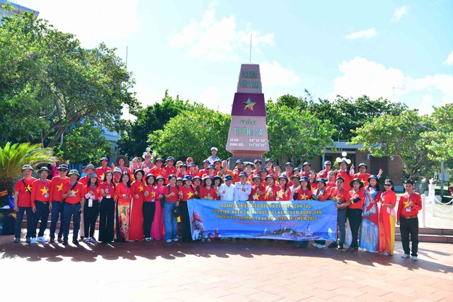 Kiều bào hướng trọn trái tim về Trường Sa - Ảnh 4.
