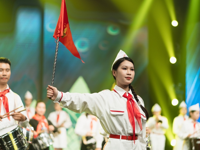 Phát sóng chương trình Giai điệu tự hào ‘Khăn quàng thắm vai em’ Phát sóng chương trình Giai điệu tự hào ‘Khăn quàng thắm vai em’