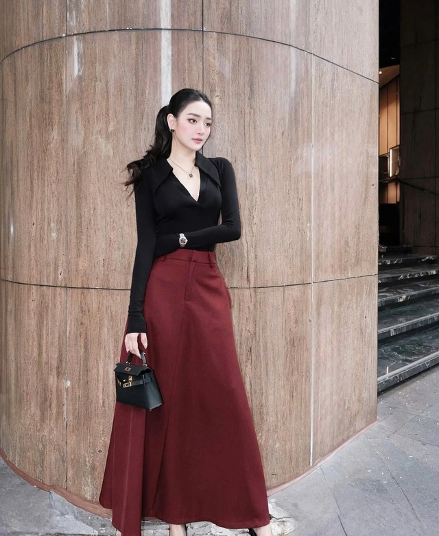 Trang phục phối màu đen đỏ 'quyền lực', thống trị mọi ánh nhìn- Ảnh 4.