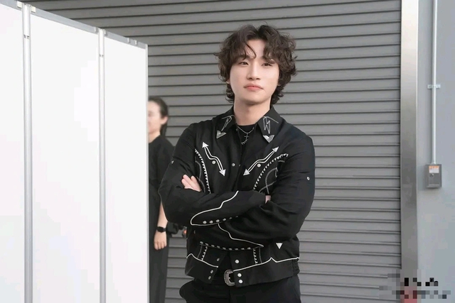 Daesung (Big Bang) giản dị đi siêu thị mua sắm khi đến Việt Nam - Ảnh 4.
