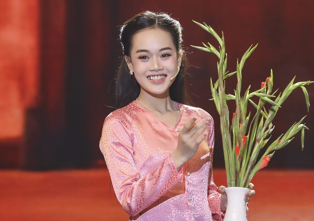 Hát ‘Thua một người dưng’, cô gái 23 tuổi được Ngọc Sơn nhắn nhủ một điều- Ảnh 1. Hát ‘Thua một người dưng’, cô gái 23 tuổi được Ngọc Sơn nhắn nhủ một điều- Ảnh 1.