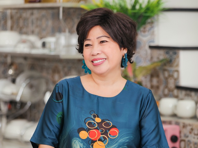 Showbiz 3.5: Phi Phụng sau &aacute;nh đ&egrave;n s&acirc;n khấu; Do&atilde;n Hải My từ khi kết h&ocirc;n - Ảnh 1.