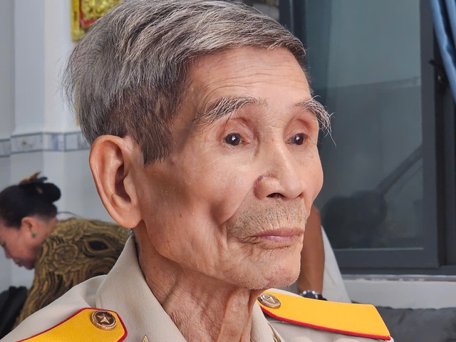 Thủ tướng Phạm Minh Chính thăm Nghĩa trang Hàng Dương tại Bà Rịa - Vũng Tàu - Ảnh 9. Thủ tướng Phạm Minh Chính thăm Nghĩa trang Hàng Dương tại Bà Rịa - Vũng Tàu - Ảnh 9.