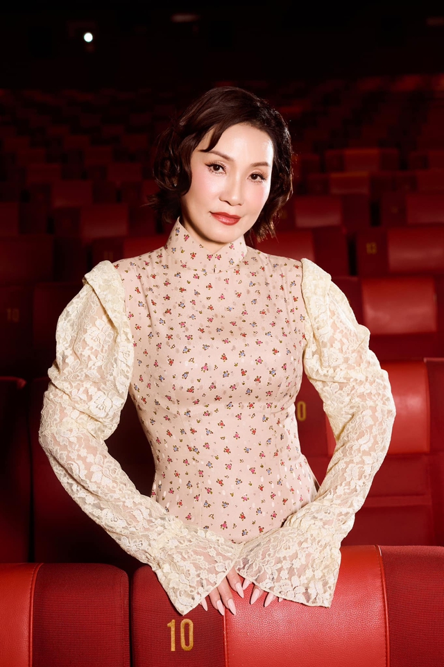 Showbiz 29.5: Cuộc sống Hòa Hiệp ở tuổi 43; Hồng Đào đảm nhận vai trò mới - Ảnh 2.