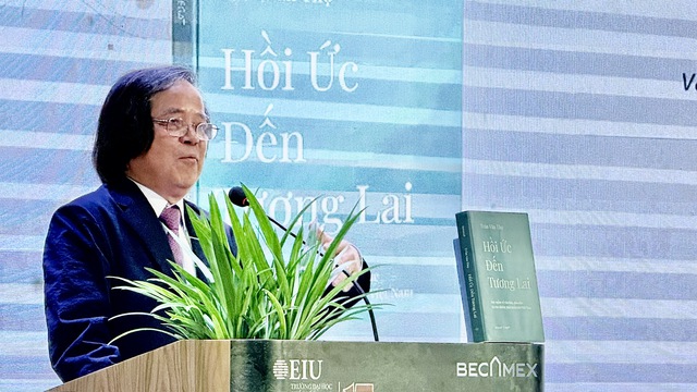 Giáo sư Trần Văn Thọ: Sách"Hồi ức đến tương lai" vượt ra khỏi triết lý kinh tế - Ảnh 2.