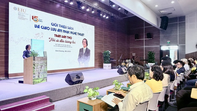Giáo sư Trần Văn Thọ: Sách"Hồi ức đến tương lai" vượt ra khỏi triết lý kinh tế - Ảnh 1.