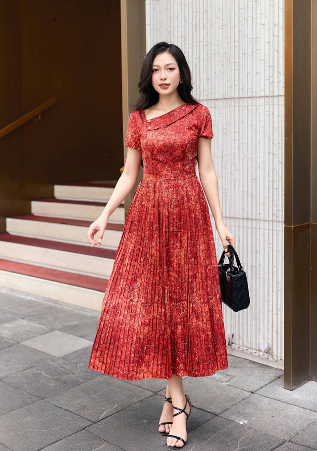 Nhẹ bước trong nắng với những thiết kế họa tiết bay bổng- Ảnh 2. Nhẹ bước trong nắng với những thiết kế họa tiết bay bổng- Ảnh 2.
