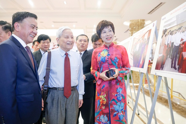Trần Cẩm Tú nhấn mạnh vai trò báo chí trong kỷ nguyên mới đồng hành cùng dân tộc - Ảnh 1. Trần Cẩm Tú nhấn mạnh vai trò báo chí trong kỷ nguyên mới đồng hành cùng dân tộc - Ảnh 1.