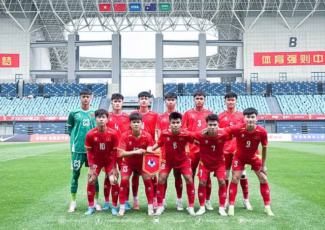 U.16 Việt Nam h&ograve;a nghẹt thở chủ nh&agrave; Trung Quốc trong trận 'thủy chiến' c&oacute; 2 thẻ đỏ- Ảnh 1.