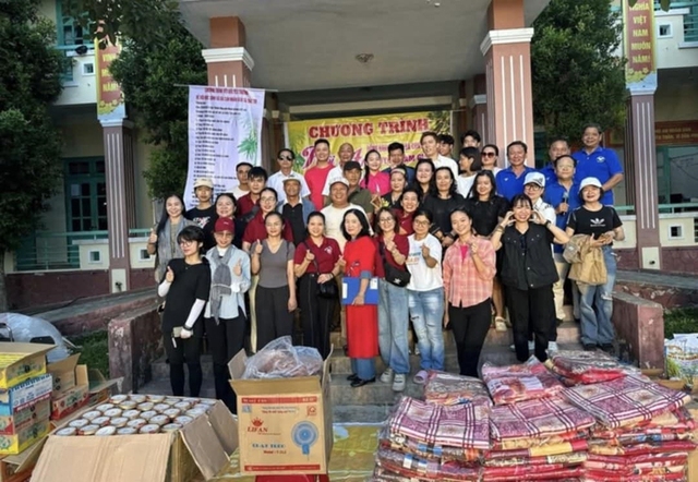Nghệ nhân vẽ mặt thiện - làm từ thiện- Ảnh 5. Nghệ nhân vẽ mặt thiện - làm từ thiện- Ảnh 5.