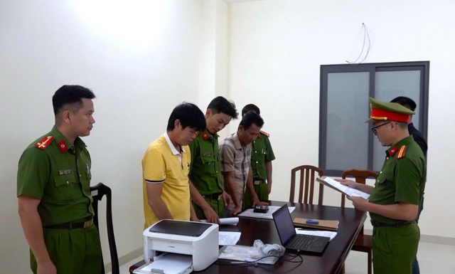 Khởi tố, bắt tạm giam 2 cựu HLV Đặng Đạo và Nguyễn Tý: Chiếm đoạt tài sản, ăn chặn tiền cầu thủ trẻ- Ảnh 1.