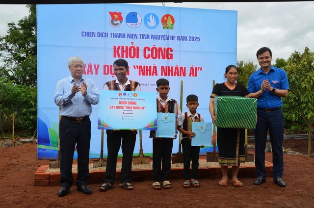 Xây tặng nhà nhân ái cho gia đình em Rơ Châm Quyên- Ảnh 3.