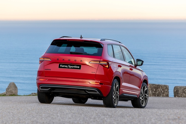 Skoda Karoq 2025 giá từ 1,009 tỉ đồng, cạnh tranh Toyota Corolla Cross - Ảnh 3. Skoda Karoq 2025 giá bán từ 1,009 tỉ đồng, cạnh tranh Toyota Corolla Cross - Ảnh 3.
