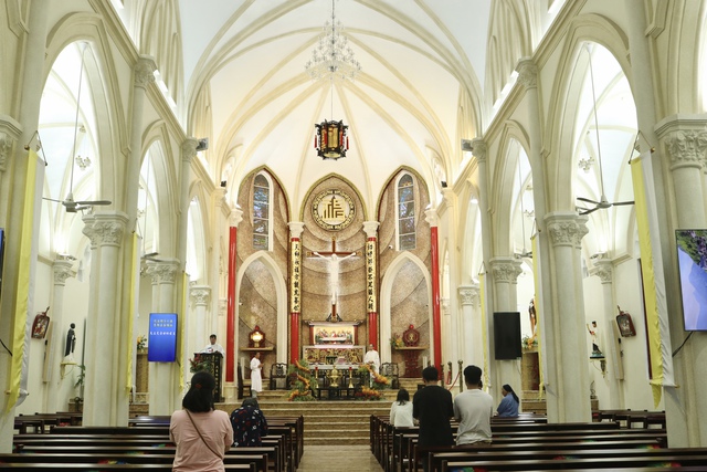 Nh&agrave; thờ Cha Tam 125 tuổi ở Chợ Lớn, độc đ&aacute;o 'nửa Ph&aacute;p nửa Hoa'- Ảnh 6.