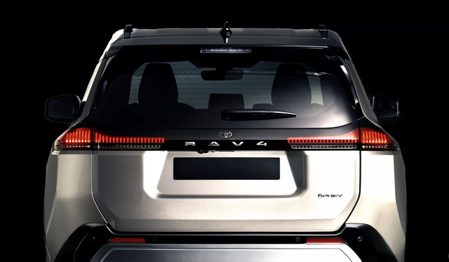 Ô tô điện tăng trưởng chậm, Toyota đẩy mạnh sản xuất xe hybrid cắm sạc - Ảnh 2.