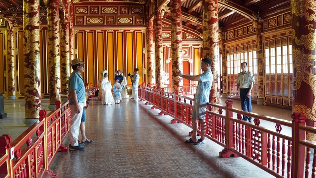 Huế thành lập Hội đồng phục chế ngai vàng triều Nguyễn bị bẻ gãy- Ảnh 3. Huế thành lập Hội đồng phục chế ngai vàng triều Nguyễn bị bẻ gãy- Ảnh 3.