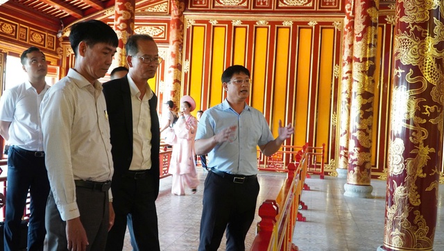 Huế thành lập Hội đồng phục chế ngai vàng triều Nguyễn bị bẻ gãy- Ảnh 1. Huế thành lập Hội đồng phục chế ngai vàng triều Nguyễn bị bẻ gãy- Ảnh 1.