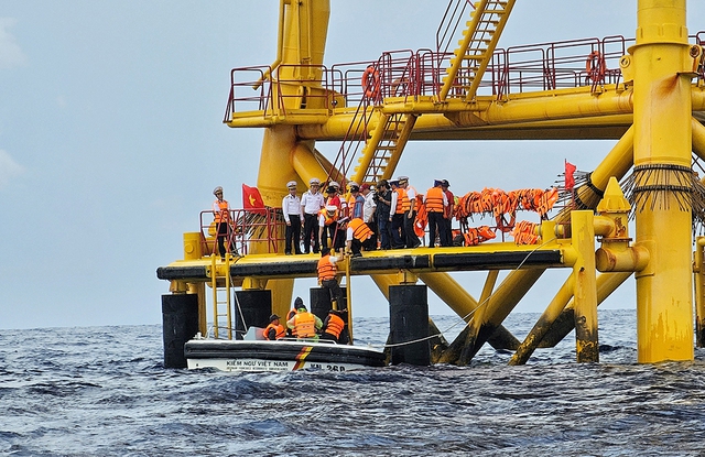 Hành trình đặc biệt của 100 nhà báo tới Trường Sa - Ảnh 11.