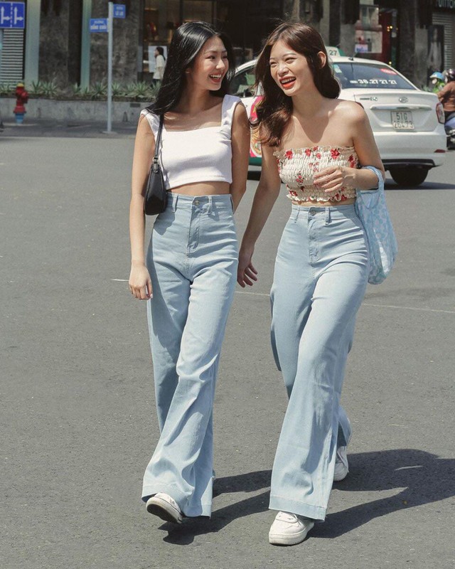 Năng động và thời thượng với quần ống loe cho nàng hiện đại- Ảnh 1.