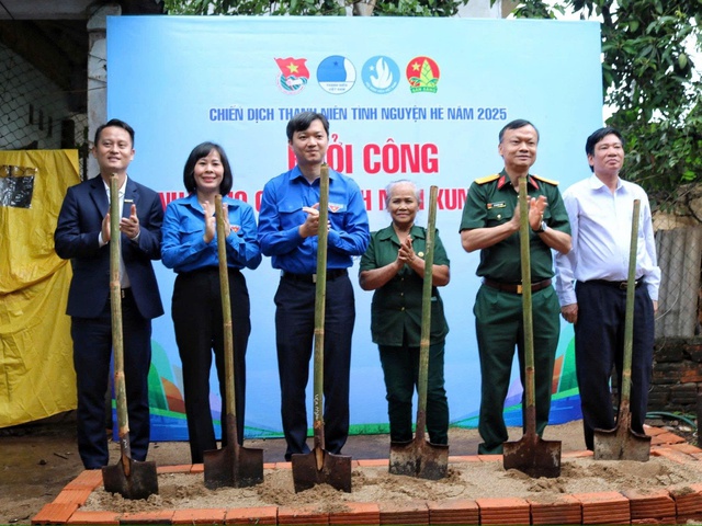 Anh Nguyễn Minh Triết dự lễ khởi công nhà cho cựu thanh niên xung phong - Ảnh 1.