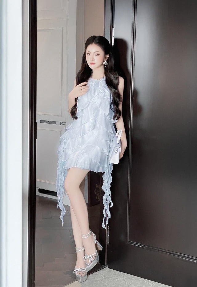 Bồng bềnh cùng những chi tiết bèo nhún điệu đà Bồng bềnh cùng những chi tiết bèo nhún điệu đà