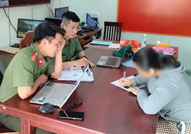 - Ảnh 2. Một người Trung Quốc hẹn hò với nữ sinh 13 tuổi, bị người nhà chặn xe - Ảnh 2.