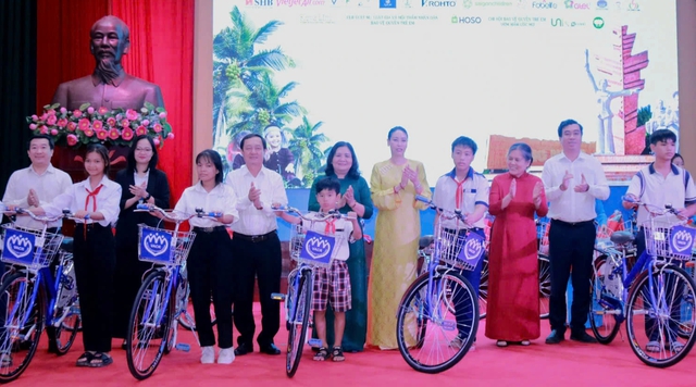 Thắp sáng những ước mơ của trẻ em - Ảnh 2.