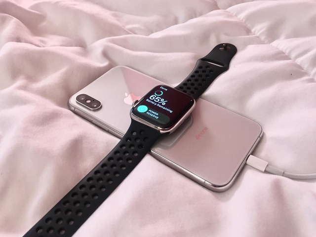 Quên sạc iPhone, dùng sạc Apple Watch chữa cháy có được không? - Ảnh 2.