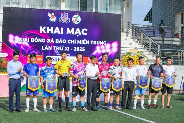 Giải bóng đá báo chí miền Trung 2025 khởi tranh đầy hào hứng Giải bóng đá báo chí miền Trung 2025 khởi tranh đầy hào hứng