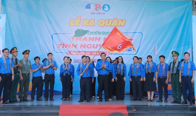 Long An: Ra quân chiến dịch “Tuổi trẻ tự hào, vững tin theo Đảng” - Ảnh 1.
