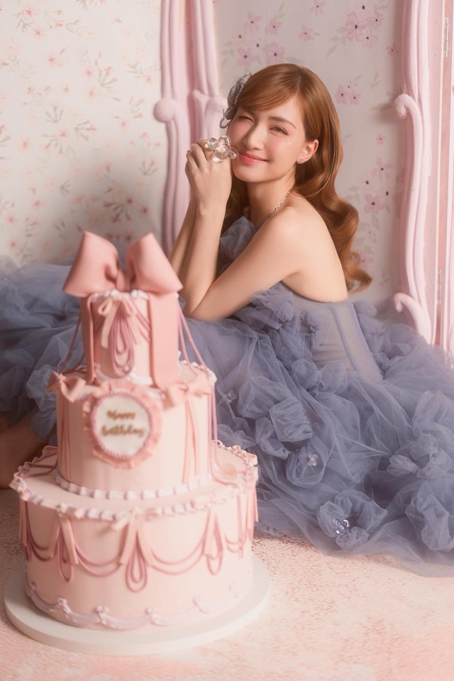 Showbiz 30.5: Hòa Minzy ở tuổi 30; Lan Ngọc diện áo tắm khoe dáng nóng bỏng Showbiz 30.5: Hòa Minzy ở tuổi 30; Lan Ngọc diện áo tắm khoe dáng nóng bỏng