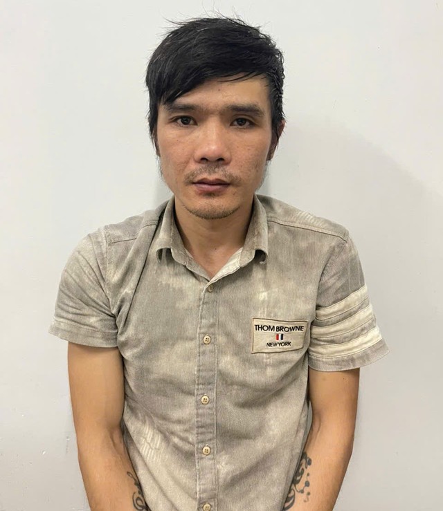 Bắt giữ nghi phạm móc túi trà trộn dòng người chiêm bái xá lợi Phật Bắt giữ nghi phạm móc túi trà trộn dòng người chiêm bái xá lợi Phật