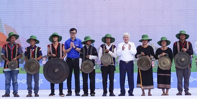 Các đội hình tình nguyện ''Bình dân học vụ số' thúc đẩy chuyển đổi số toàn dân- Ảnh 3.