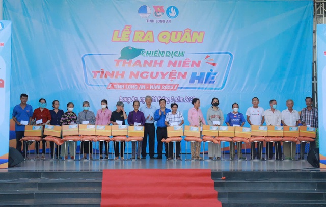 Long An: Ra quân chiến dịch “Tuổi trẻ tự hào, vững tin theo Đảng” - Ảnh 3.