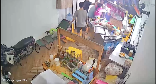 Mong manh ranh giới từ tự vệ đến gây rối trật tự công cộng - Ảnh 1. Mong manh ranh giới từ tự vệ đến gây rối trật tự công cộng - Ảnh 1.