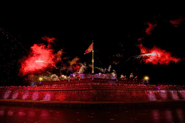 Sự cố thần c&ocirc;ng khai hỏa tại Kỳ đ&agrave;i Huế khiến kh&aacute;n giả hoảng loạn- Ảnh 3.