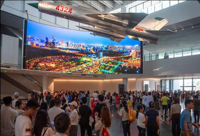 Gần 150.000 lượt khách tham quan Bảo tàng Lịch sử Quân sự Việt Nam dịp 30.4 - Ảnh 5.