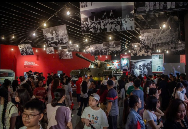 Gần 150.000 lượt khách tham quan Bảo tàng Lịch sử Quân sự Việt Nam dịp 30.4 - Ảnh 3.