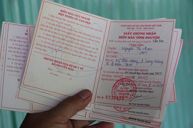 Chuyện tử tế: Gia đình nghèo hơn 100 lần hiến máu cứu người - Ảnh 2.