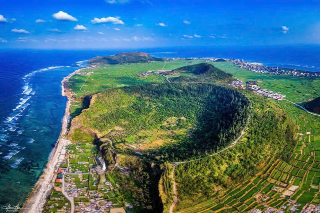 5 ng&agrave;y nghỉ lễ, Quảng Ng&atilde;i thu h&agrave;ng trăm tỉ đồng từ du lịch- Ảnh 2.