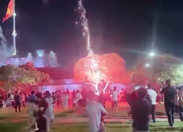 Sự cố thần c&ocirc;ng khai hỏa tại Kỳ đ&agrave;i Huế khiến kh&aacute;n giả hoảng loạn- Ảnh 1.