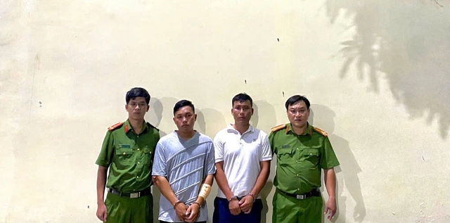 Hai nghi phạm cướp tiệm vàng ở Hóc Môn khai gì sau khi bị bắt? Hai nghi phạm cướp tiệm vàng ở Hóc Môn khai gì sau khi bị bắt?