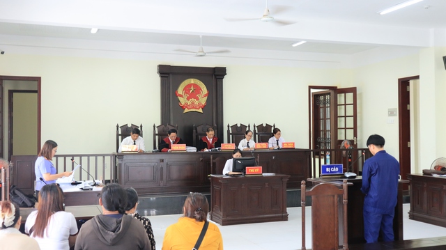 Giám đốc học hết lớp 2 lừa đảo 23 người chiếm đoạt hơn 5,9 tỉ đồng - Ảnh 1.