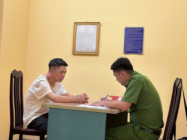 Chủ tịch và Phó chủ tịch UBND ở Hà Nội bị khởi tố vì nhận hối lộ - Ảnh 1.