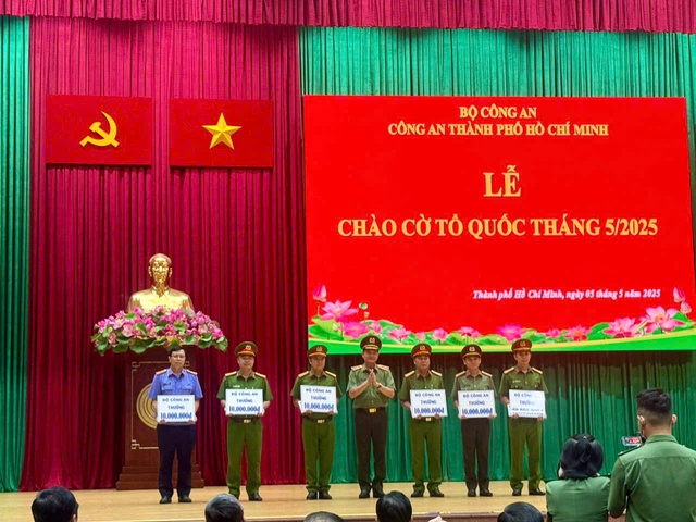 6 tập thể Công an TP.HCM nhận khen thưởng của Bộ Công an - Ảnh 1. 6 tập thể Công an TP.HCM nhận khen thưởng của Bộ Công an - Ảnh 1.